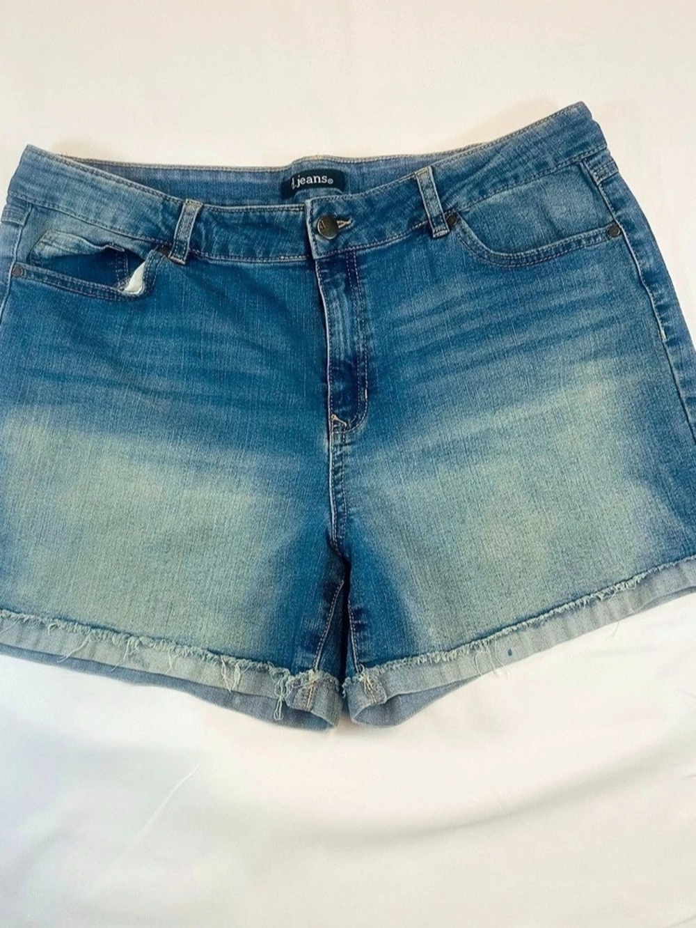 d.jeans Women’s Denim Shorts Size 12 Medium Wash Cuffed High Rise